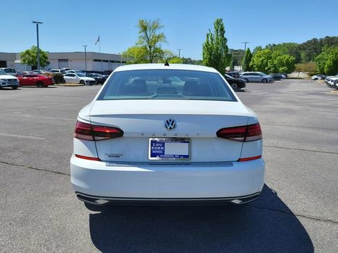 Used 2022 Volkswagen Passat 2.0T SE FWD image 5