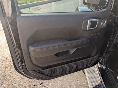 Used 2022 Jeep Gladiator Overland image 15