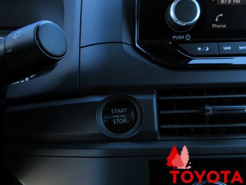 Used 2025 Nissan Pathfinder S image 16