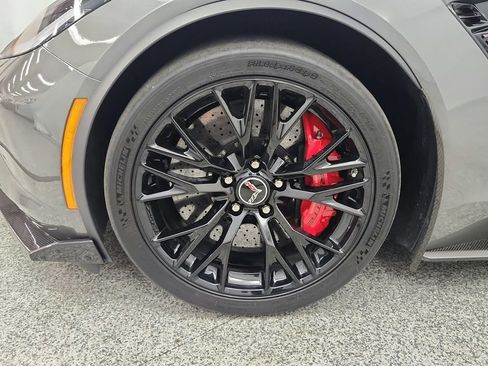 Used 2015 Chevrolet Corvette Z06 w/ 3LZ Preferred Equipment Group RWD image 14
