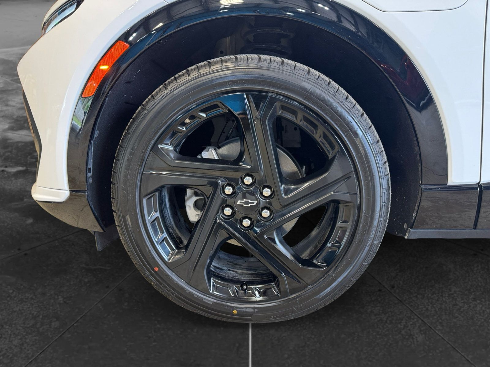Used 2024 Chevrolet Equinox EV RS FWD image 29