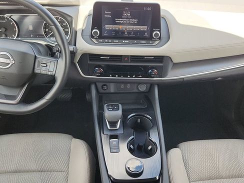 Used 2025 Nissan Rogue SV AWD/4WD image 11