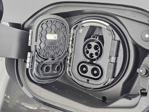 New 2026 Mercedes-Benz E 53 AMG e 4MATIC Sedan image 15