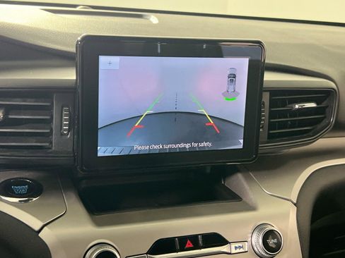 Used 2022 Ford Explorer XLT image 13