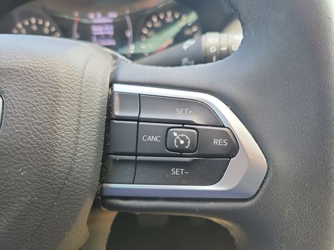 Used 2022 Jeep Compass Latitude FWD image 19