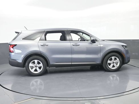 Used 2023 Kia Sorento LX FWD image 7