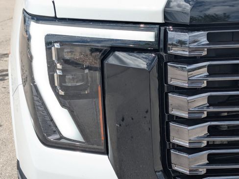 Used 2025 GMC Sierra 2500 Denali Ultimate AWD/4WD image 10