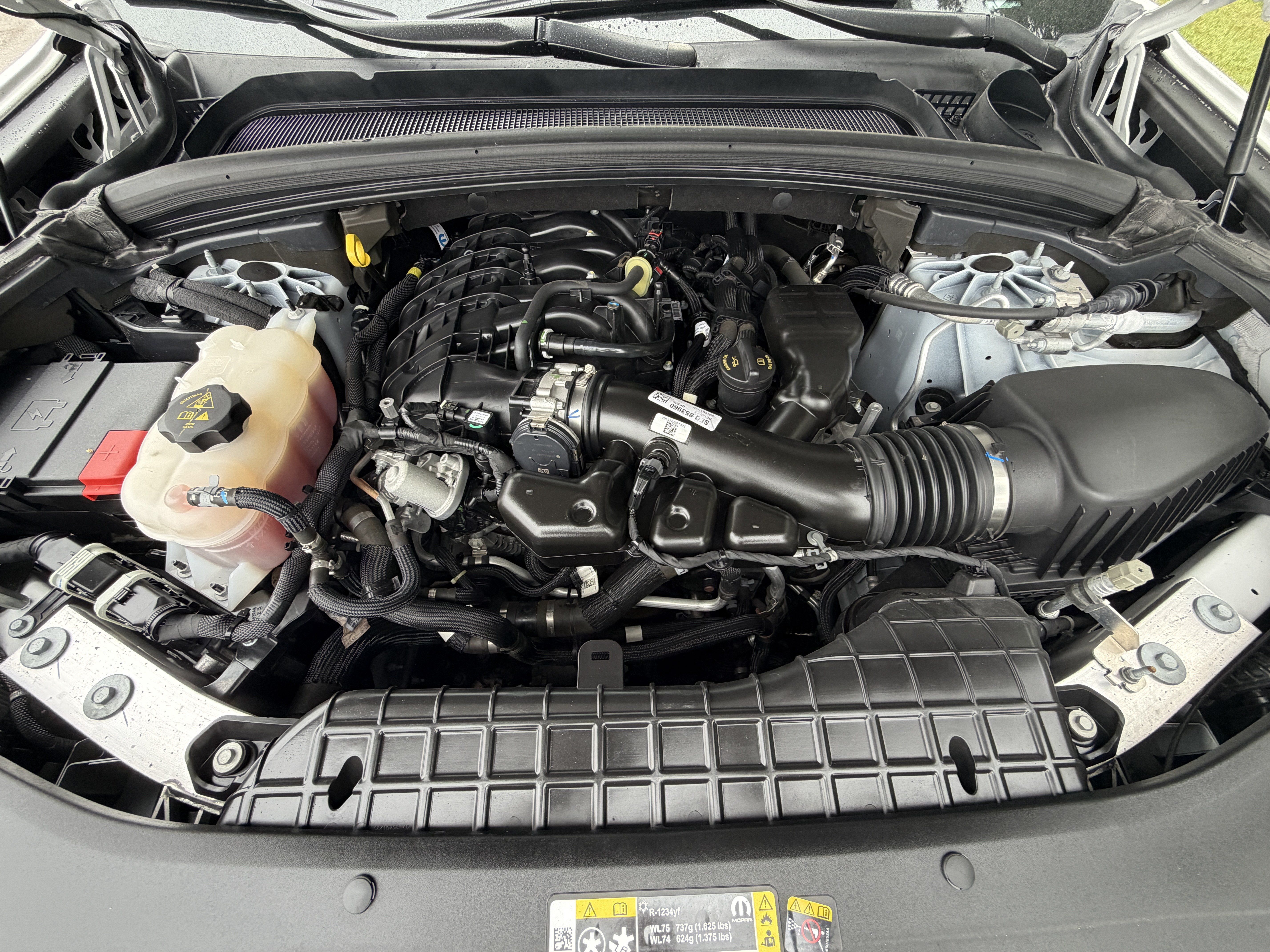 Used 2024 Jeep Grand Cherokee Altitude RWD image 10