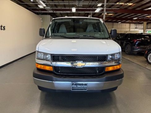 Used 2025 Chevrolet Express 3500 LT w/ LT Preferred Equipment Group RWD image 6