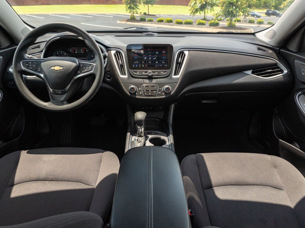 Used 2025 Chevrolet Malibu LT FWD image 21