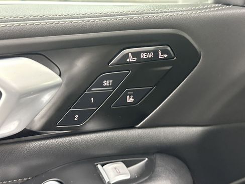 Used 2025 BMW X7 xDrive40i w/ Premium Package image 21