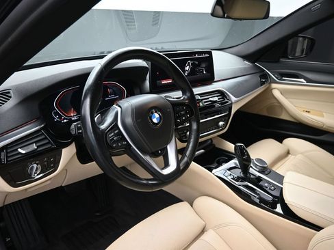 Used 2022 BMW 530i w/ Convenience Package RWD image 11