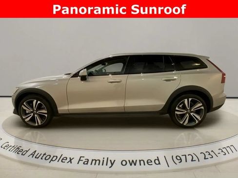 Used 2025 Volvo V60 B5 Cross Country Plus AWD/4WD image 2