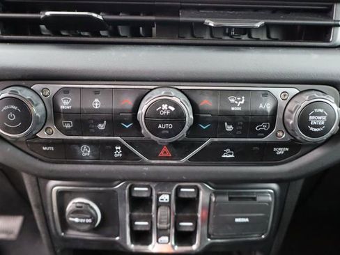 Used 2024 Jeep Wrangler Unlimited Sahara w/ Technology Group AWD/4WD image 23