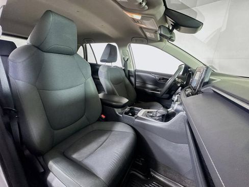 Used 2019 Toyota RAV4 LE image 21