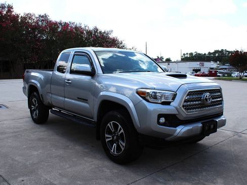 Used 2016 Toyota Tacoma TRD Sport w/ Towing Package RWD image 2