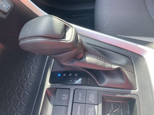 Used 2025 Toyota RAV4 XLE AWD/4WD image 18