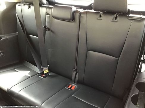 Used 2022 Toyota Highlander XLE FWD image 14