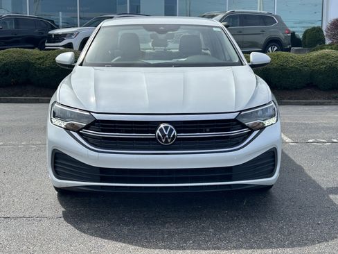 Certified 2024 Volkswagen Jetta SE image 2