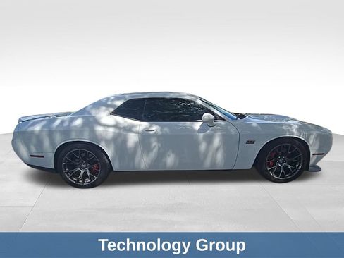 Used 2016 Dodge Challenger SRT w/ Technology Group RWD image 7