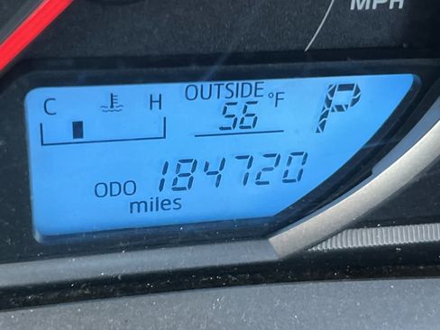 Used 2013 Toyota RAV4 XLE image 27