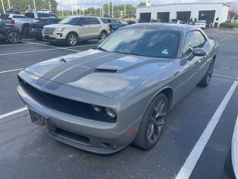 Used 2019 Dodge Challenger SXT w/ Blacktop Package RWD image 3