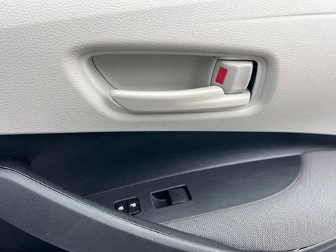 Used 2025 Toyota Corolla LE FWD image 29