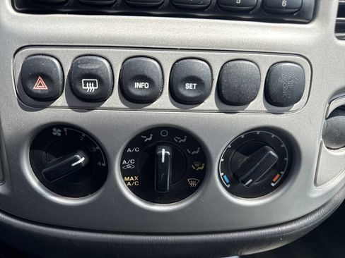 Used 2005 Ford Escape 2WD Hybrid image 38