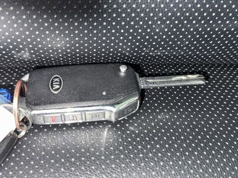 Used 2022 Kia Sportage Nightfall Edition image 32