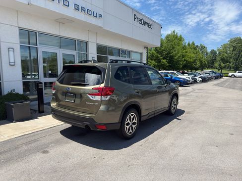 Used 2023 Subaru Forester Premium AWD/4WD image 3