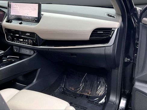 Used 2024 Nissan Rogue SL image 24