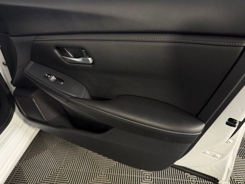 Used 2025 Nissan Sentra SV FWD image 32