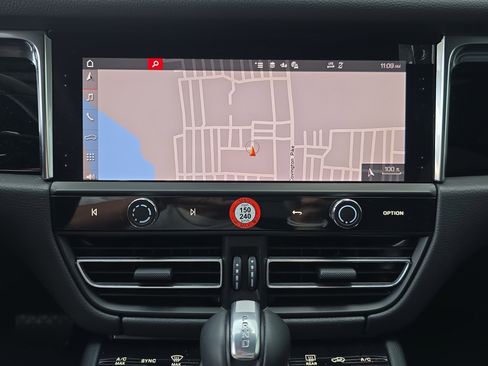 Used 2026 Porsche Macan AWD/4WD image 24