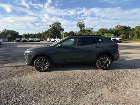 New 2026 Chevrolet Trax LT w/ Driver Confidence Package FWD image 4