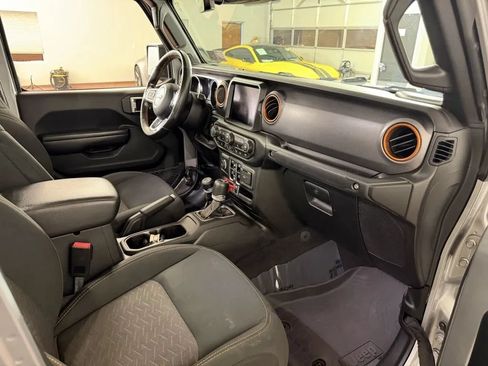Used 2021 Jeep Gladiator Mojave AWD/4WD image 34