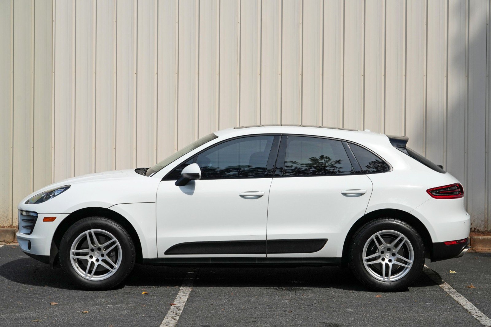 Used 2018 Porsche Macan AWD/4WD image 48