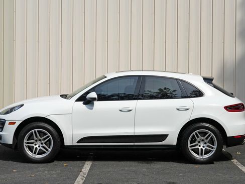 Used 2018 Porsche Macan AWD/4WD image 48