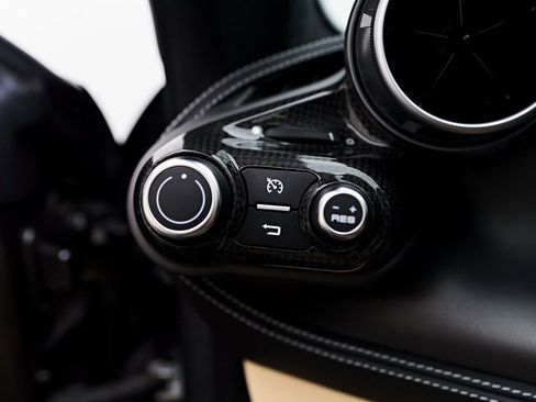 Used 2022 Ferrari F8 Tributo image 55