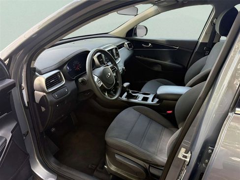 Used 2020 Kia Sorento L FWD image 9