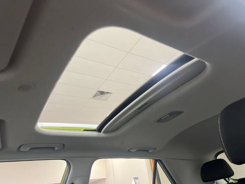 Used 2024 Hyundai Venue SEL FWD image 22
