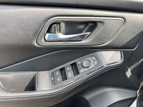 Used 2024 Nissan Rogue SV FWD image 26