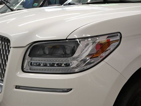 Used 2021 Lincoln Navigator Black Label AWD/4WD image 2