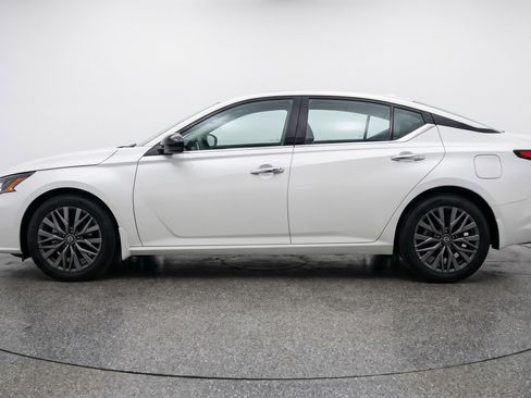 Used 2025 Nissan Altima 2.5 SV image 5