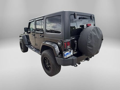 Used 2018 Jeep Wrangler Unlimited Sahara w/ Dual Top Group AWD/4WD image 3