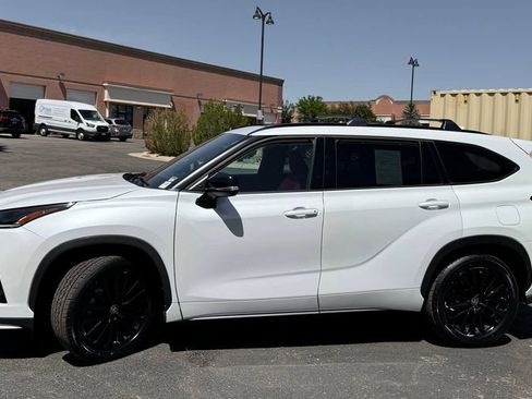 Used 2023 Toyota Highlander XSE AWD/4WD image 5