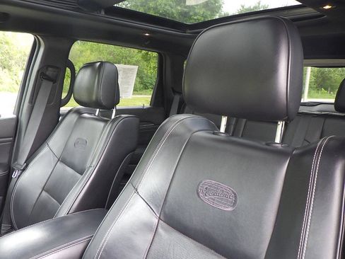 Used 2017 Jeep Grand Cherokee Overland w/ Jeep Active Safety Group AWD/4WD image 11