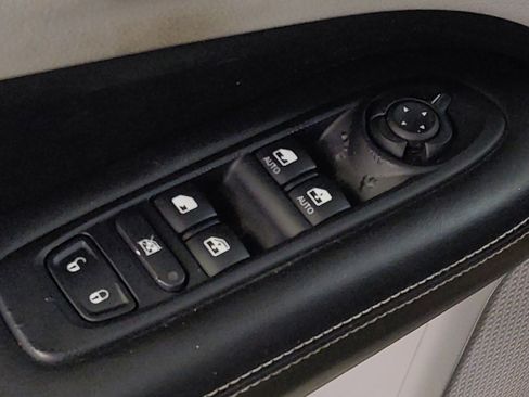 Used 2018 Jeep Compass Latitude w/ Popular Equipment Group image 27