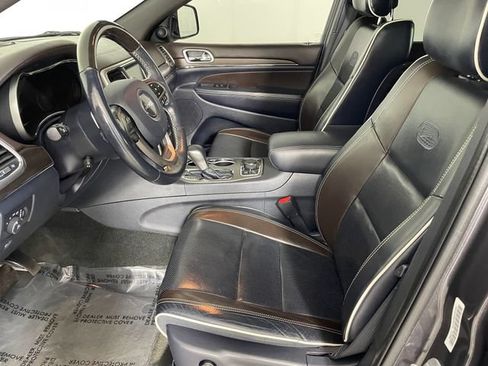 Used 2017 Jeep Grand Cherokee Overland w/ Jeep Active Safety Group AWD/4WD image 2