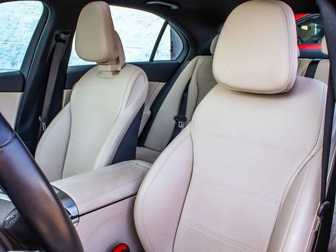 Used 2025 Mercedes-Benz C 300 4MATIC Sedan image 31