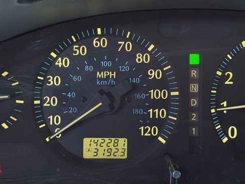 Used 2001 INFINITI QX4 4WD w/ (S02) Sport Pkg image 16